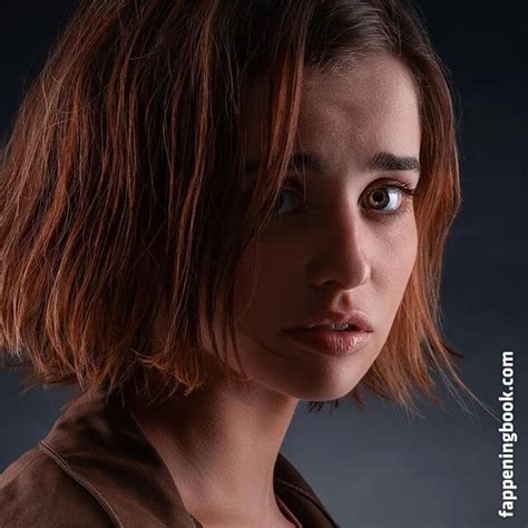 holly earl nude|The Lovely Holly Earl